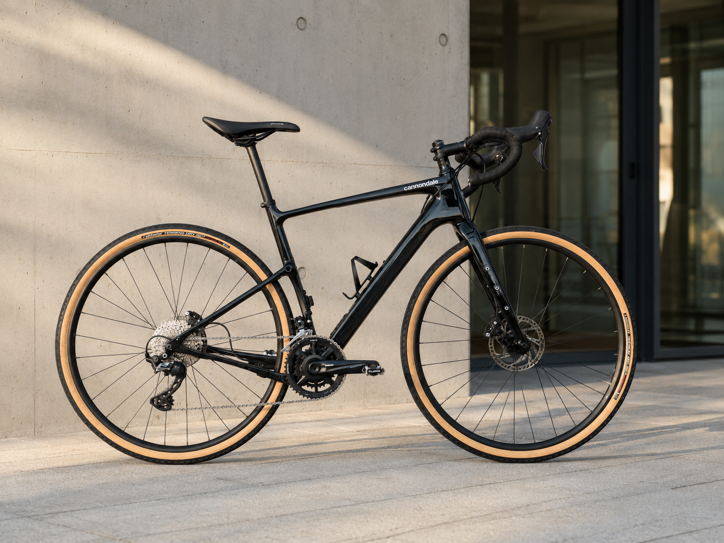 Wynajem roweru gravelowego Cannondale Topstone Carbon 3 - obrazek 4